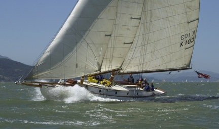 Yankee driving hard in heavy air